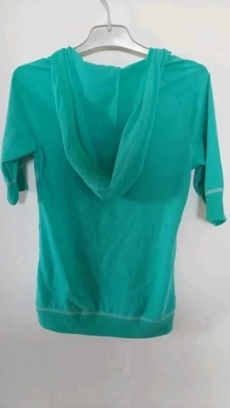 Camiseta com capuz 12anos – photo 12